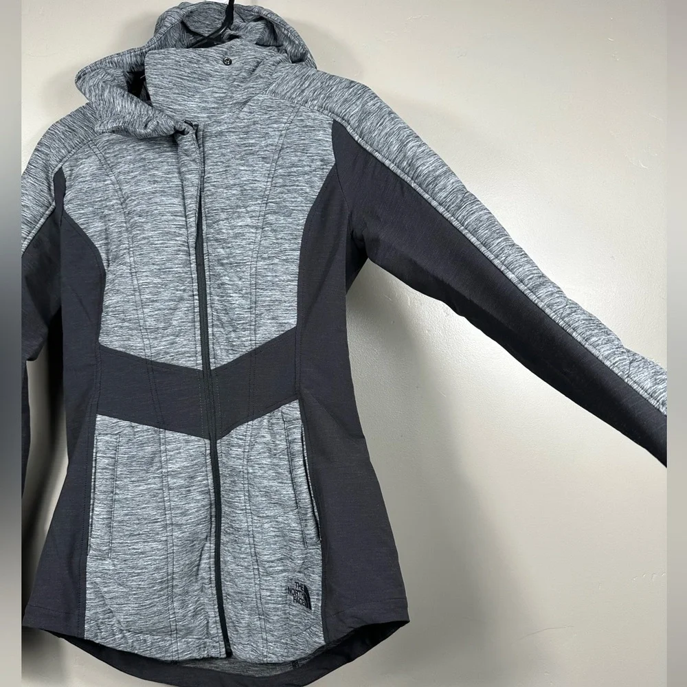 The North Face Women’s Pseudio Jacket in Black / Grey Size Small